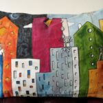 cuscino_particolare_dipinto-giorno_notte-maschio_femmina-buio_luce-sole_luna-case_colorate-grattacieli_colori_accesi-federa_originale-regalo_home_decor-dipinto_a_mano-pezzo_unico