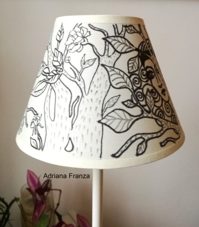 hand-painted_lamphade-abat_jour-original-design_modern-homedecor-art-lampshade_painted-white_and_black-gift-home