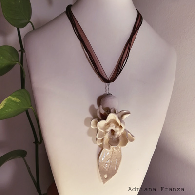 baroque-ceramic-necklace-white-flower-terracotta