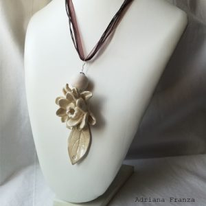 barocca-collana-fiore-bianco-ceramica-ciondolo-collier