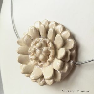 girasole-collana-fiore-bianco-ceramica