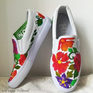 scarpe-dipinte-fiori-rossi