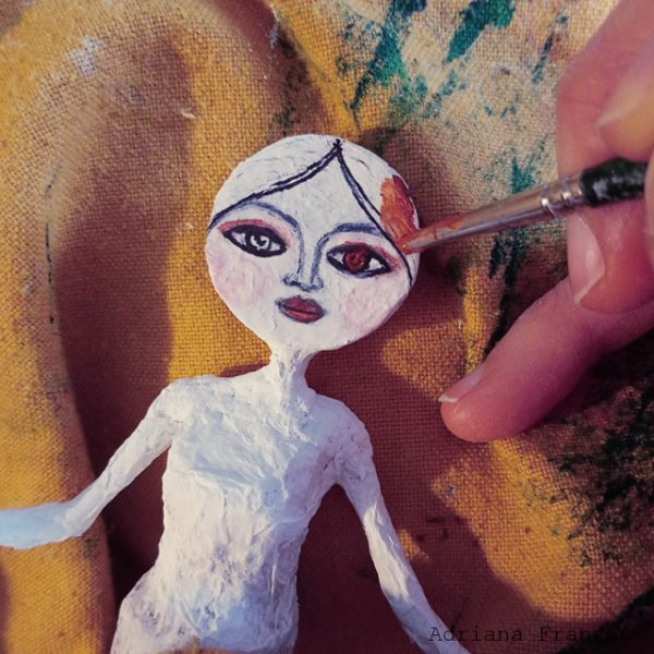 ecodesign-shabby_chic_lamp-hand-made-papier-mâché-home_decor_recycle_design-fairytale-mood-lights-table_lamp_one_of_a_kind_unique-gift-statuette-paper-mache-white-butterfly