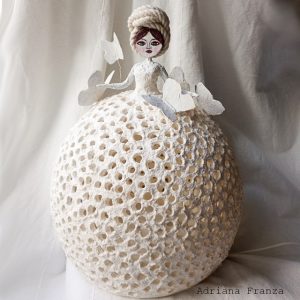 ecodesign-shabby_chic_lamp-hand-made-papier-mâché-home_decor_recycle_design-fairytale-mood-lights-table_lamp_one_of_a_kind_unique-gift-statuette-paper-mache-white-butterfly