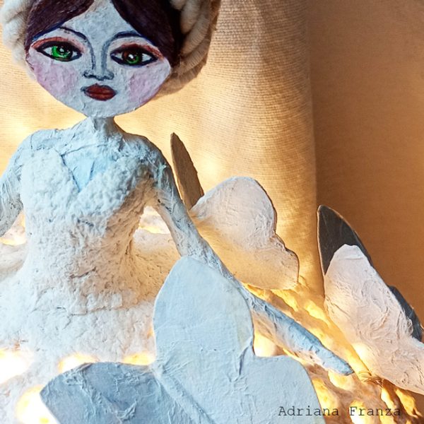 ecodesign-shabby_chic_lamp-hand-made-papier-mâché-home_decor_recycle_design-fairytale-mood-lights-table_lamp_one_of_a_kind_unique-gift-statuette-paper-mache-white-butterfly