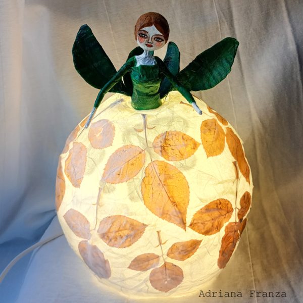 amber-autumn-leaves-lamp