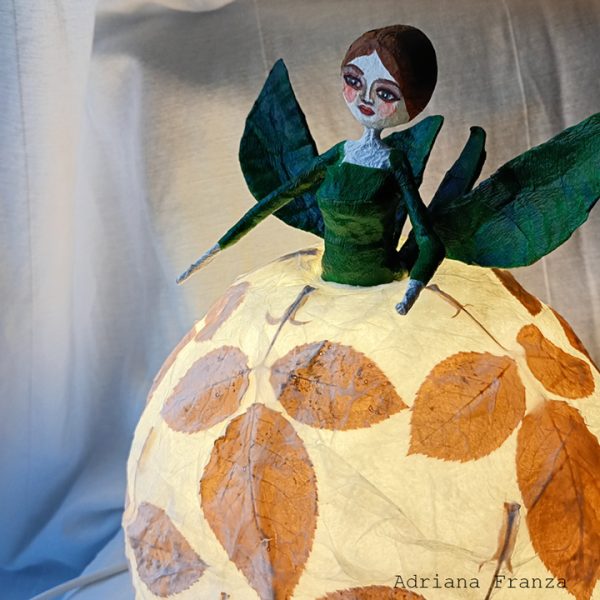 amber-autumn-leaves-lamp