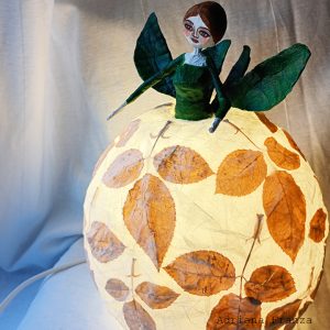 ambra-lampada-cartapesta-donne-di-luce