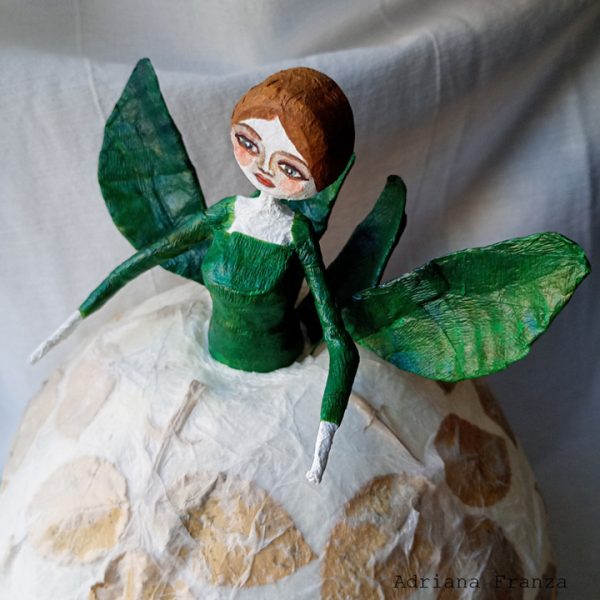 amber-autumn-leaves-lamp