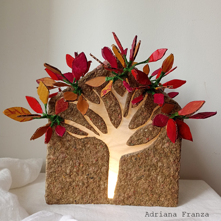 lampada-cartapesta-casa-e-albero