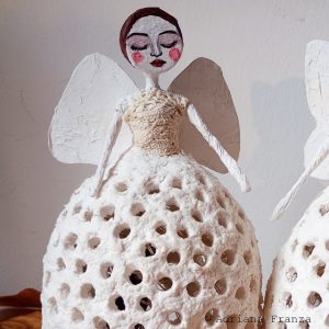 regalo-cartapesta-lampada-portafortuna-bambola-artigianale-farfalla-angelo-bambolina-natale-bianco