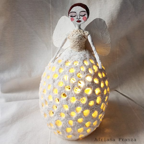 regalo-cartapesta-lampada-portafortuna-bambola-artigianale-farfalla-angelo-bambolina-natale-bianco