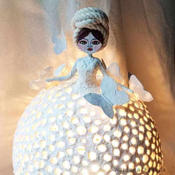 farfalla-bianca-cartapesta-bambola-lampada-matrangela-sicilia-donne-di-luce-regali-casa-regalo-laurea-regalo-sposa