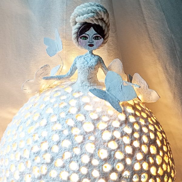 farfalla-bianca-cartapesta-bambola-lampada-matrangela-sicilia-donne-di-luce-regali-casa-regalo-laurea-regalo-sposa