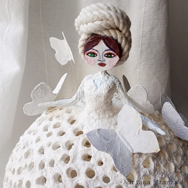 farfalla-bianca-cartapesta-bambola-lampada-matrangela-sicilia-donne-di-luce-regali-casa-regalo-laurea-regalo-sposa