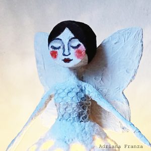 regalo-cartapesta-lampada-portafortuna-bambola-artigianale-farfalla-angelo-bambolina-natale-bianco