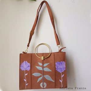 tracollina-beige-borsa-dipinta-a-mano-fiori-vestiti-dipinti-abiti-personalizzati-pittura-accessori-dipinti