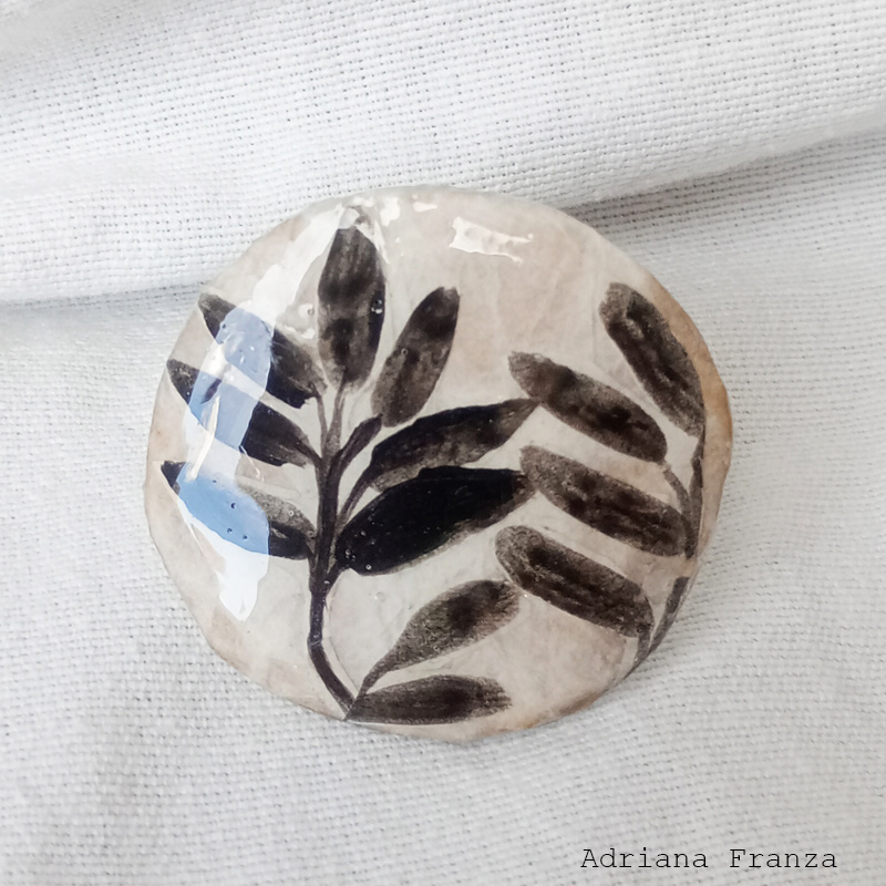 anello-regolabile-cartapesta-resina-dipinto-a-mano-gelsomino-foglie--regalo-donna-adriana-franza-vienna