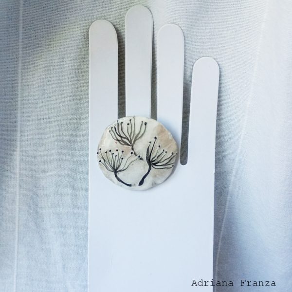 anello-regolabile-dipinto-bijoux-resina-soffione-fiore-adriana-franza-regali-donna