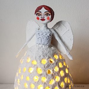 lucilla-angioletto-lampada-cartapesta-bambolina-portafortuna-angelo-custode-bianco