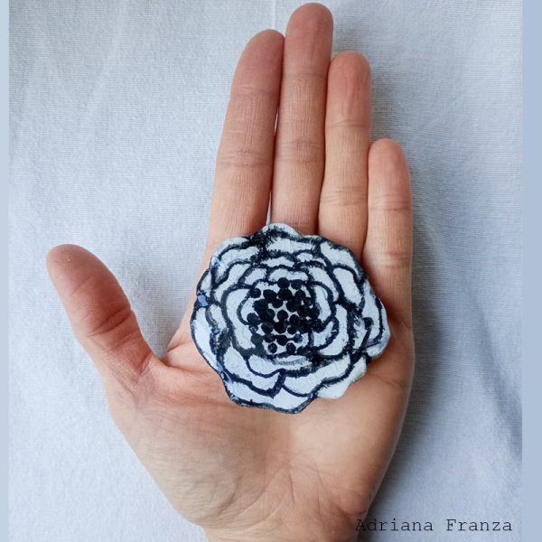 artistic-black-and-white rose brooch-art jewelry-resin pin-handbemalte-brosche-aus-harz
