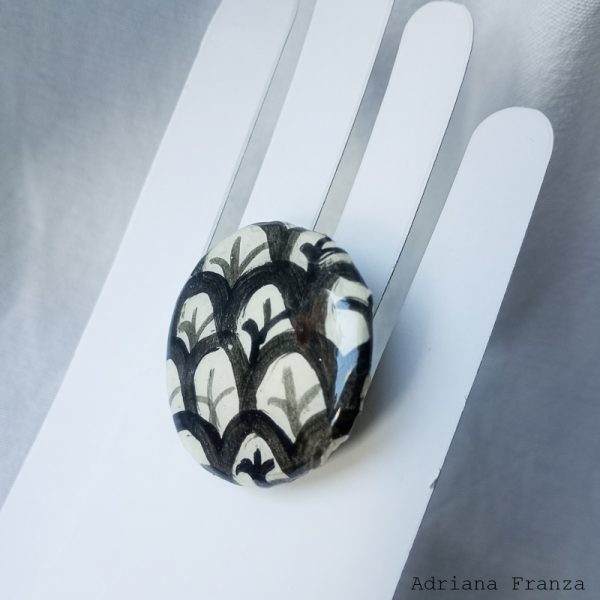 Tokyo-adjustable-ring-papier-mâché and resin, hand-painted-graphic-style-gift-for-women-adrianafranza
