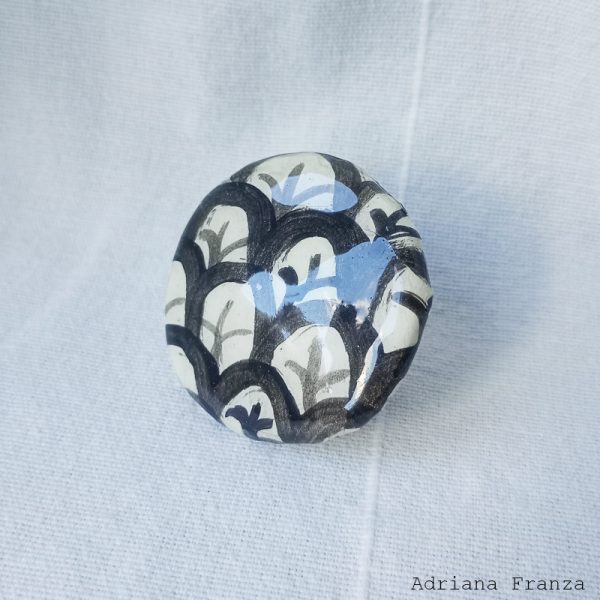 tokyo-anello-regolabile-cartapesta-resina-dipinto-a-mano--stile-grafico-regalo-donna-adriana-franza tokyo-anello-regolabile-bianco-nero-resina-dipinto-a-mano--stile-grafico-regalo-donna-adriana-franza